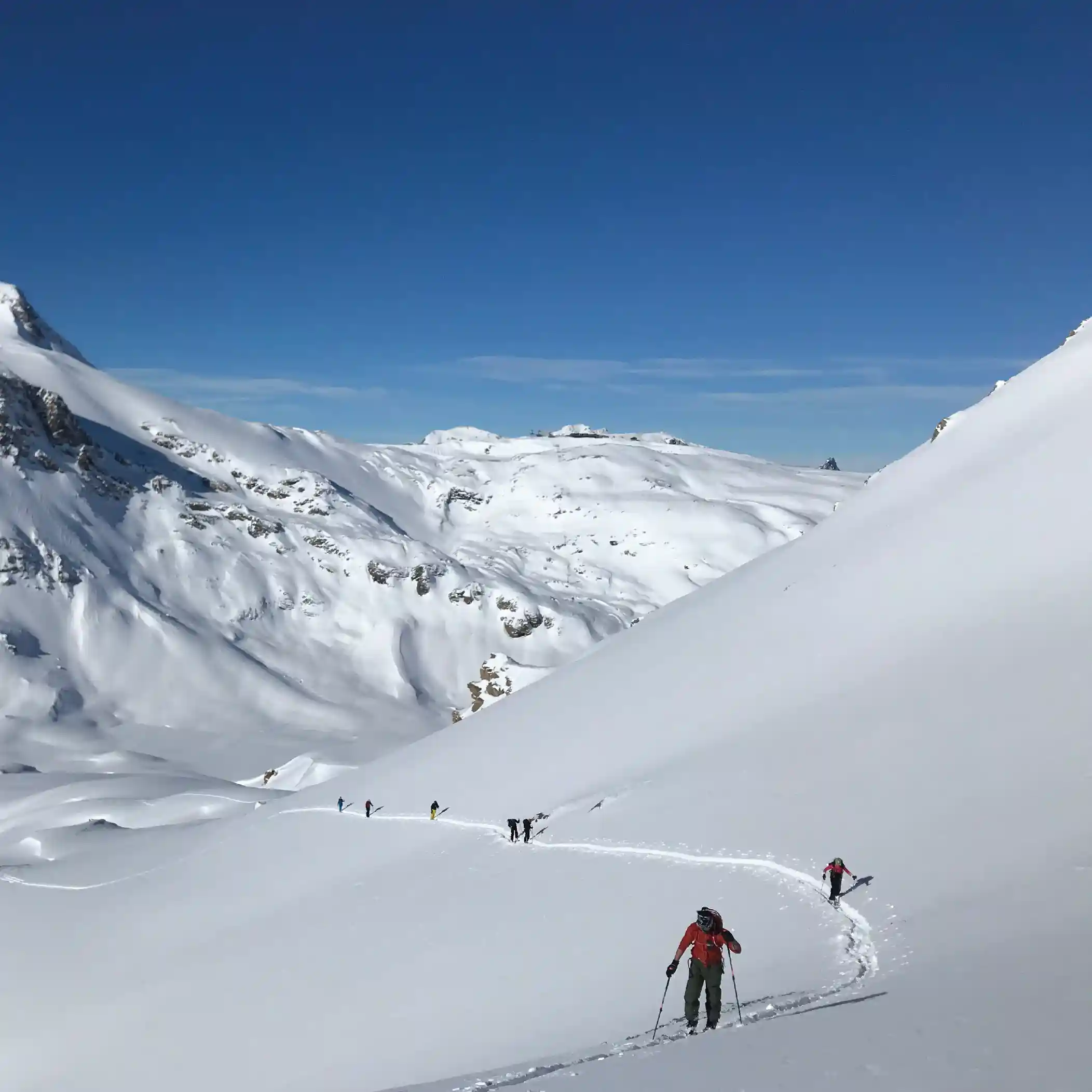 Sci alpinismo in salita con le pelli